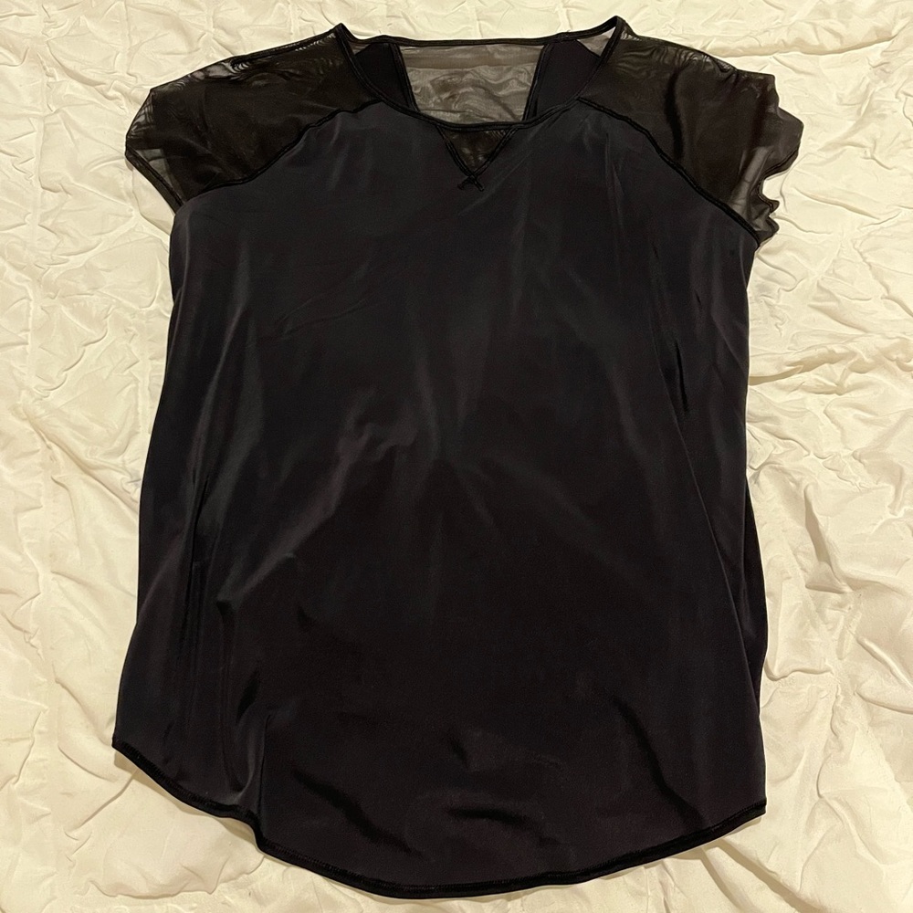 Lululemon black tee that ties in the back